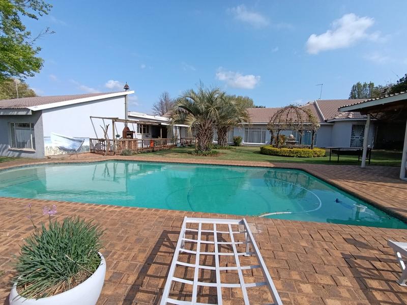 4 Bedroom Property for Sale in Middelburg Eastern Cape